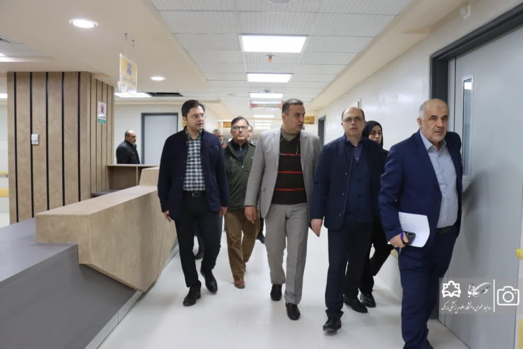 بازدید رئیس و معاونین دانشگاه علوم پزشکی اراک از بیمارستان حضرت ولیعصر (عج) و بررسی روند انتقال بخشها
