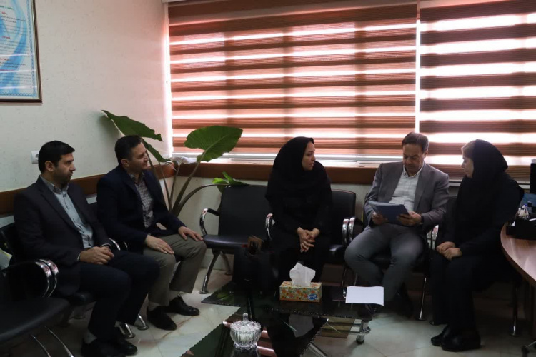 بازدید جانشین رئیس دانشگاه علوم پزشکی اراک در ستاد نوروزی از مجموعه سلامت شهرستان فراهان