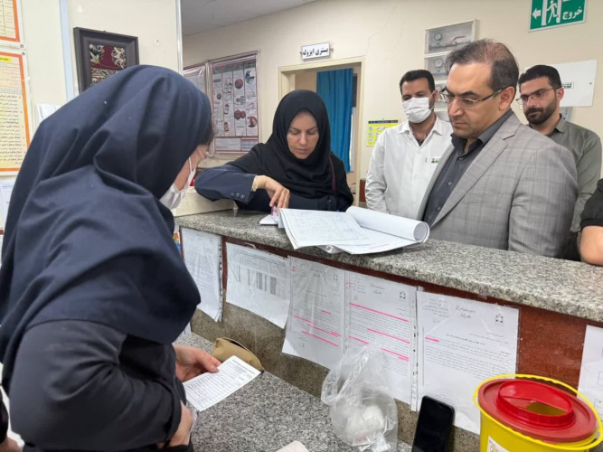 بازدید مسئولان دانشگاه علوم پزشکی اراک از بیمارستان مهر خنداب در ایام نوروز