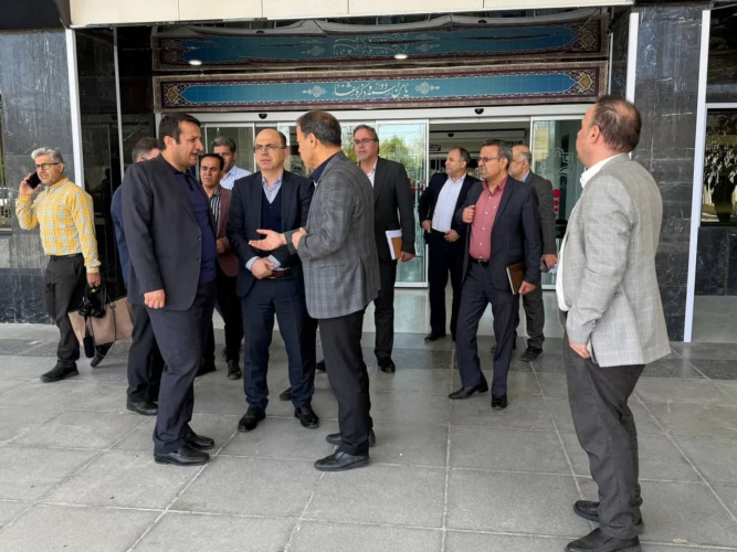بازدید سرپرست مرکز هماهنگی امور اقتصادی وزارت بهداشت از مرکز آموزشی درمانی حضرت ولیعصر(عج)