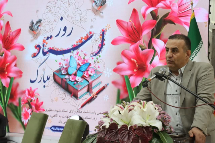 رئیس دانشگاه علوم پزشکی اراک در آیین گرامیداشت مقام استاد: تکریم اعضای هیئت علمی، دغدغه اصلی مجموعه مدیریتی دانشگاه است