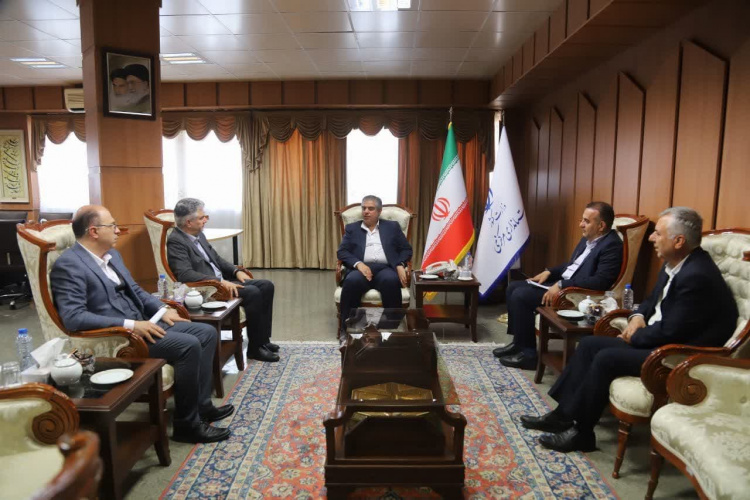 دیدار معاون درمان وزارت بهداشت با استاندار مرکزی و بررسی مسائل حوزه سلامت استان