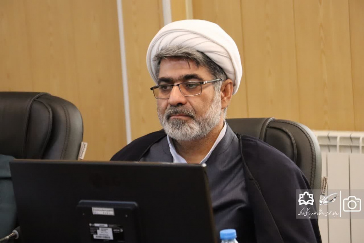 مسئول نهاد رهبری در دانشگاه علوم پزشکی اراک: مسئولان حوزه سلامت با ایثار و از خودگذشتگی در میدان هستند
