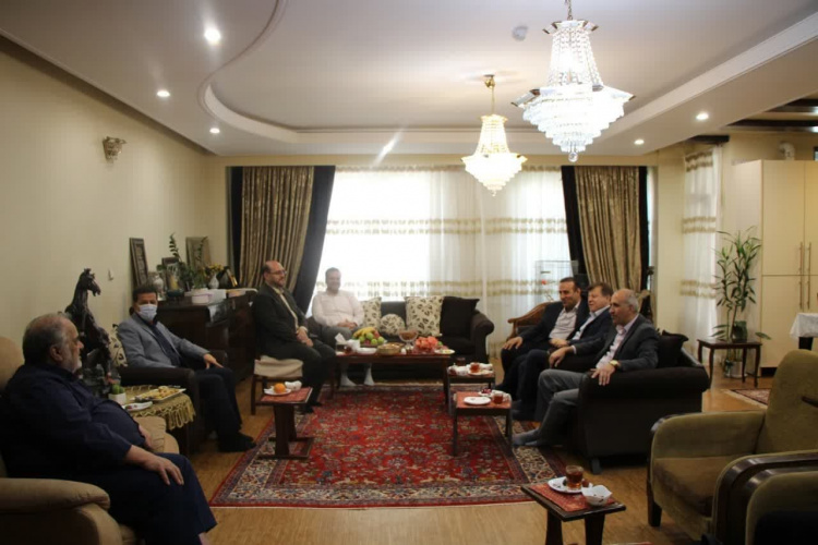 دیدار صمیمی رئیس دانشگاه علوم پزشکی اراک با پیشکسوت حوزه بهداشت به مناسبت میلاد امام رضا (ع)