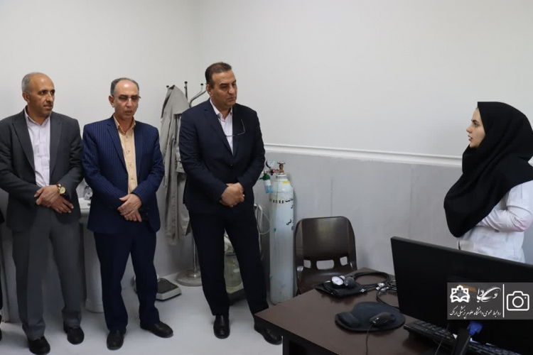 بازدید رئیس دانشگاه علوم پزشکی اراک از مرکز خدمات جامع سلامت شماره یک