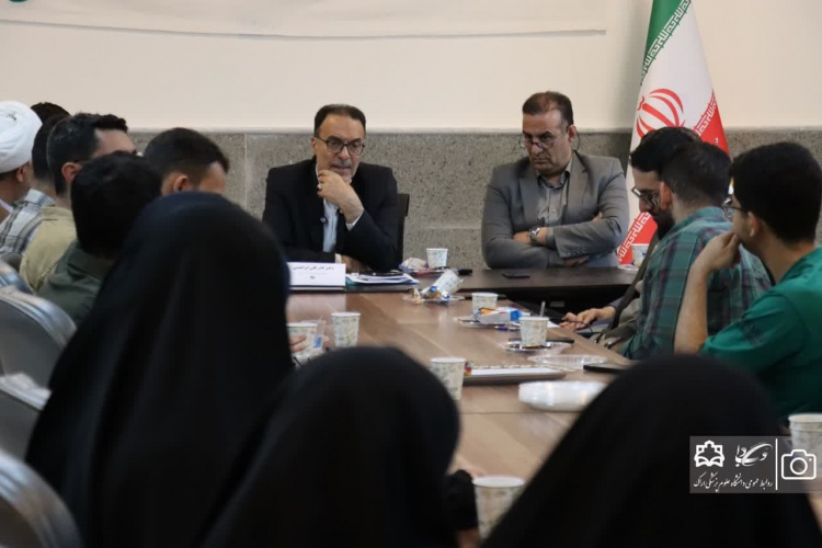 نشست پرسش و پاسخ «خانه همه مردم» با حضور نماینده مردم اراک در دانشگاه علوم پزشکی برگزار شد