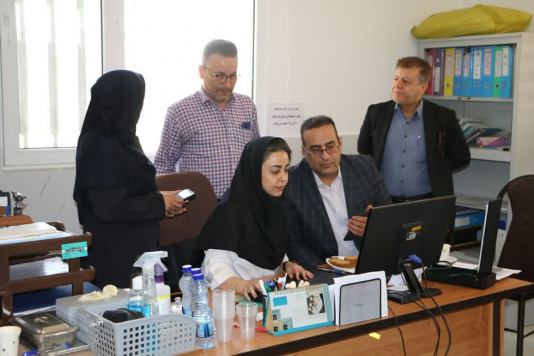 بازدید رئیس دانشگاه علوم پزشکی اراک از روند اجرای برنامه پزشک خانواده و نظام ارجاع