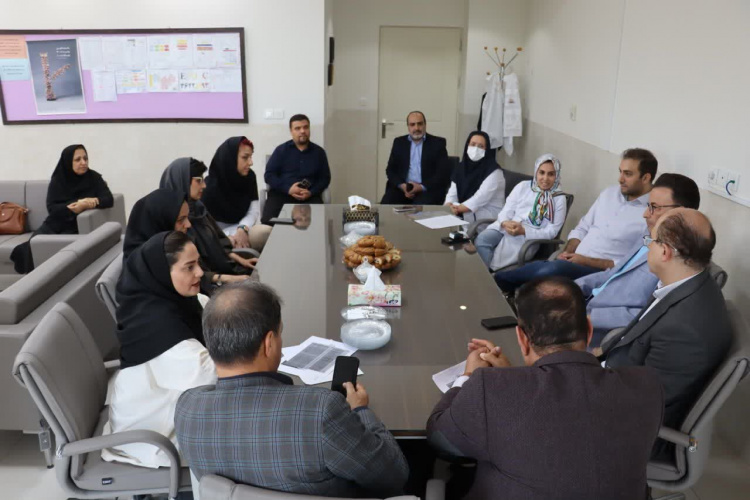 گفتوگوی رئیس دانشگاه علوم پزشکی اراک با پزشکان متخصص بیمارستان والفجر تفرش