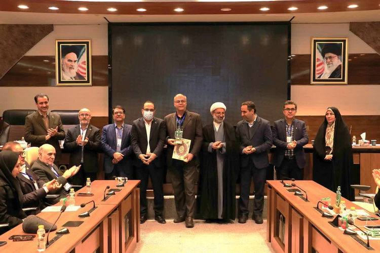 تجلیل از نمایندگان دانشگاه علوم پزشکی اراک در جشنواره علمی ـ پژوهشی شاهد و ایثارگر